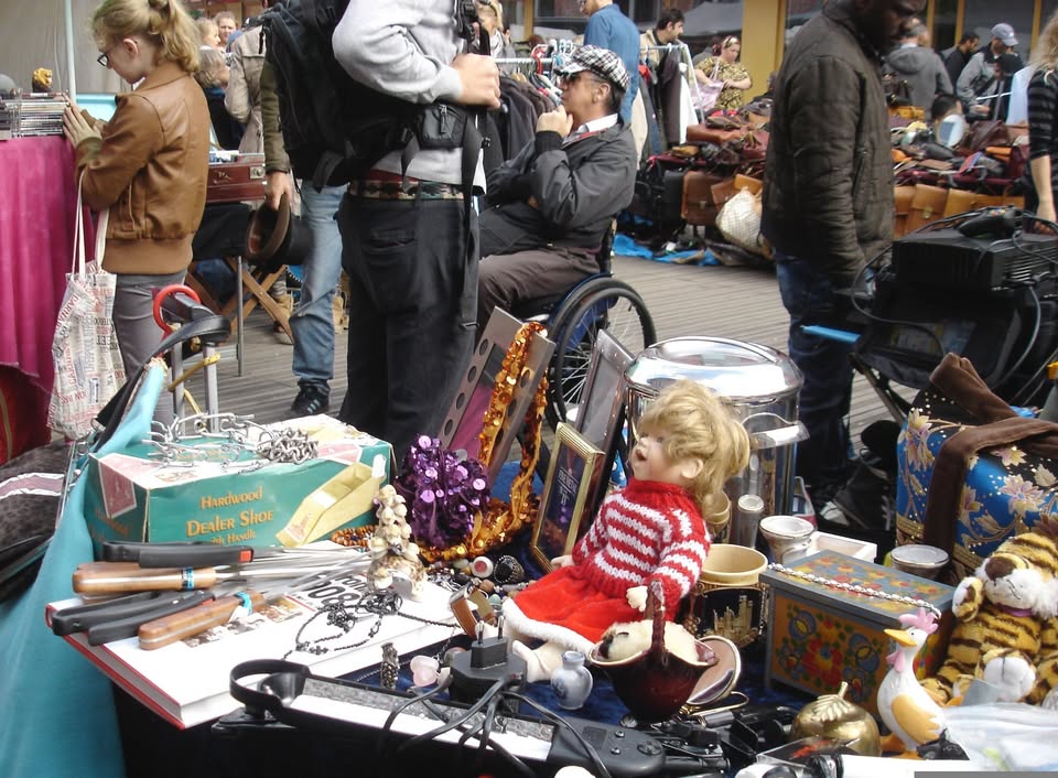 Brakula Kulturflohmarkt + Maibaum auf dem Bramfelder Marktplatz / Herthastraße 