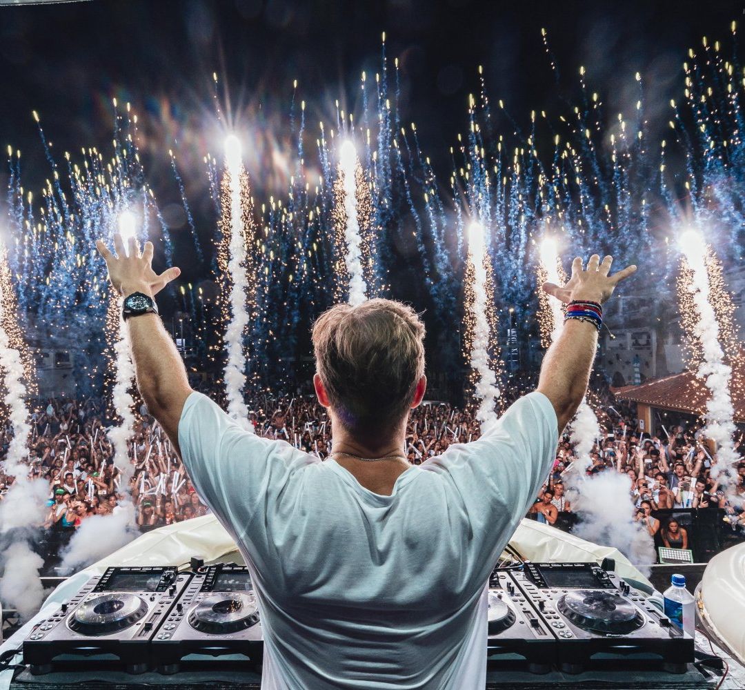 F*** ME I'M FAMOUS! - Ushuaïa Ibiza event cover