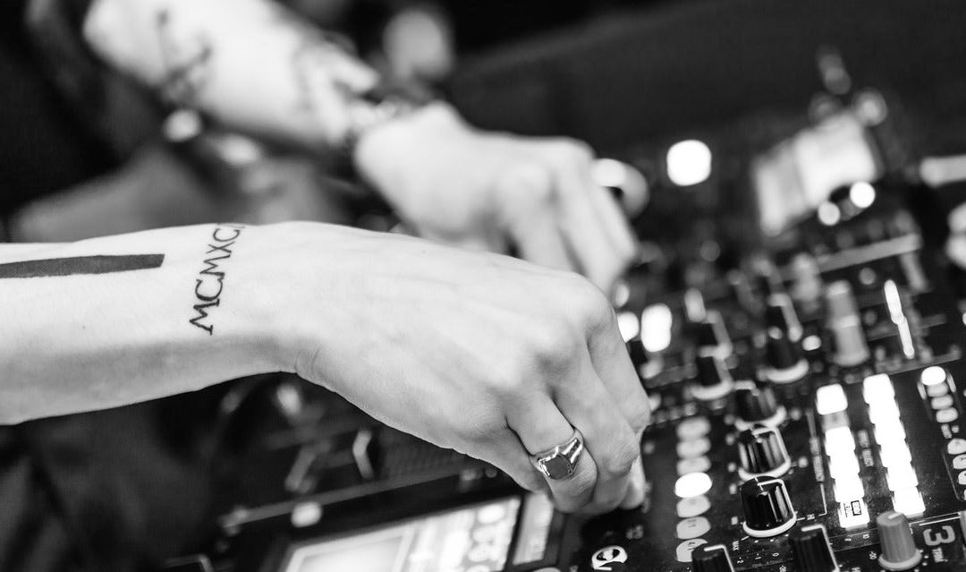 ELYELLA - Lo más importante - Barcelona event cover